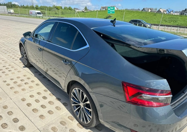 Skoda Superb cena 114999 przebieg: 112800, rok produkcji 2020 z Gdańsk małe 37